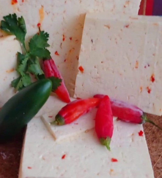 Queso Duro Blando con Chile - Las Ollitas