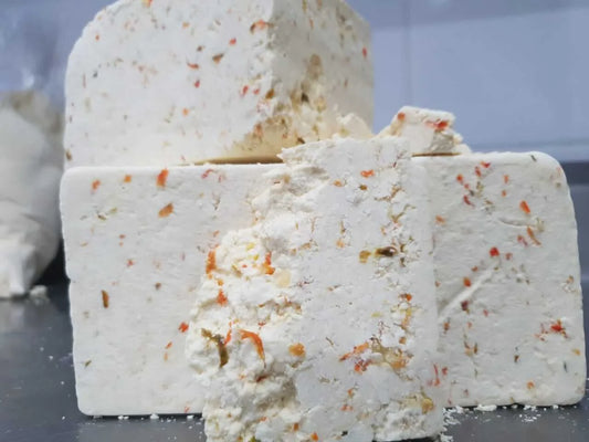 Queso de Terron con chile 1 lb - Las Ollitas